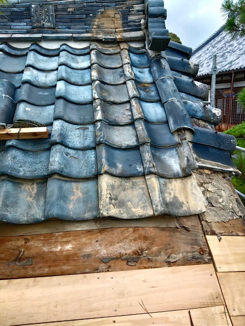 宮城県の地震でお寺の屋根修繕工事をしました
