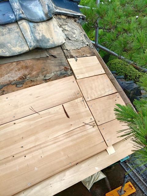 屋根修繕工事の木工事